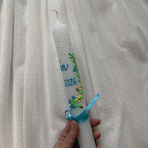 Ručne maľovaná krstná svieca jarne ladená s personalizáciou – 35 cm, biely vosk