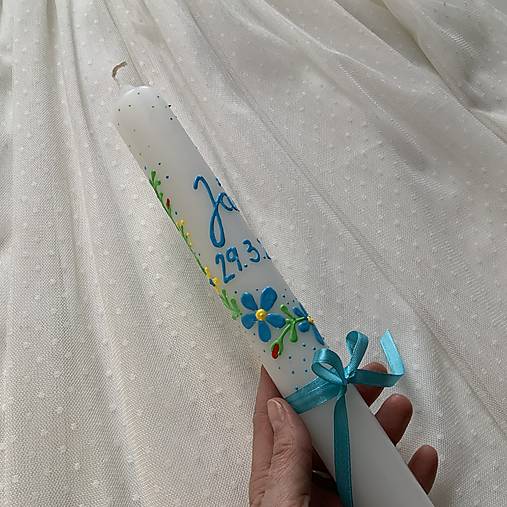 Ručne maľovaná krstná svieca jarne ladená s personalizáciou – 35 cm, biely vosk