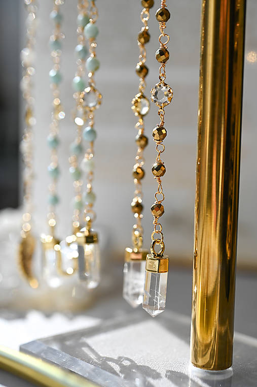 Náhrdelník  v štýle ruženca  - ametyst, larimar, mesačný kameň, hematit, čierny spinel