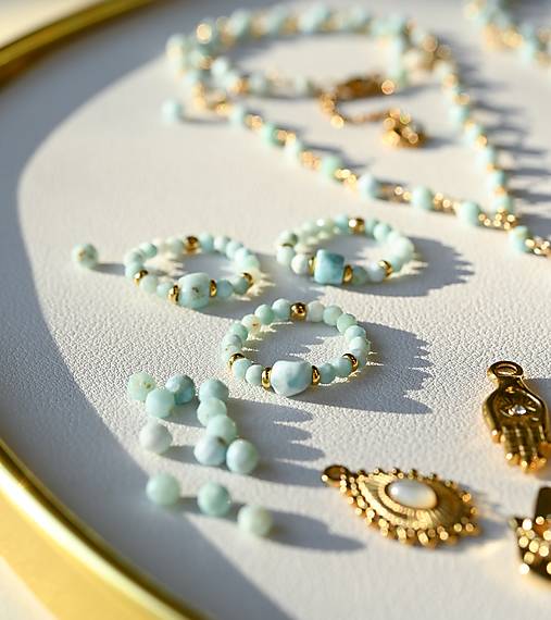 Prsteň  z minerálov viariácie