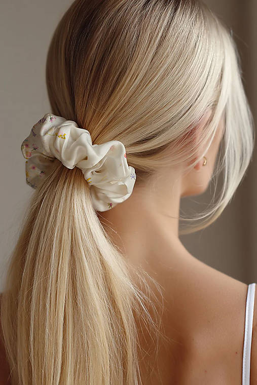 Ozdoby do vlasov - Elegantná scrunchie gumička do vlasov // Autorská potlačou BLOOM (M) - 18240722_