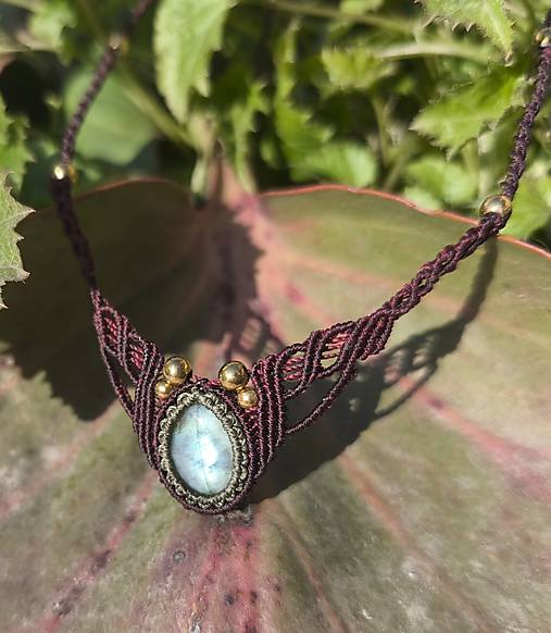 Náhrdelníky - Boho macramé náhrdelník s labradoritom - 18240036_