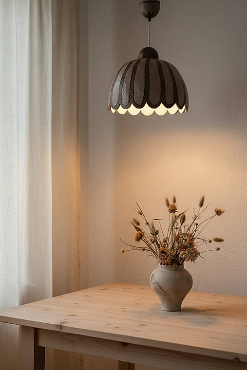 Závesné svietidlo v tvare kvetu – cappuccino odtiene -  ručná výroba papier-mâché