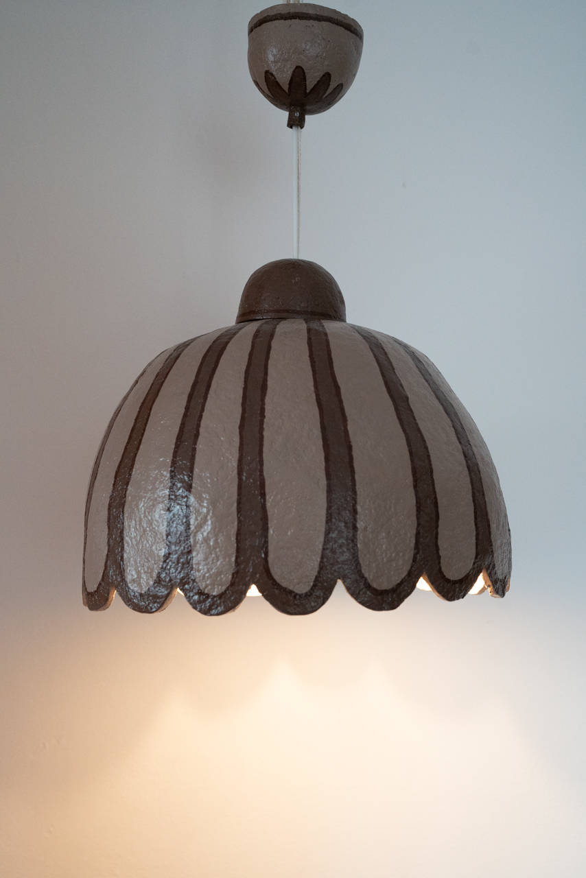 Závesné svietidlo v tvare kvetu – cappuccino odtiene -  ručná výroba papier-mâché