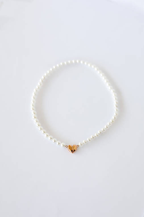 minimalistický shell perlový náhrdelník - 2v1 zlaté srdce