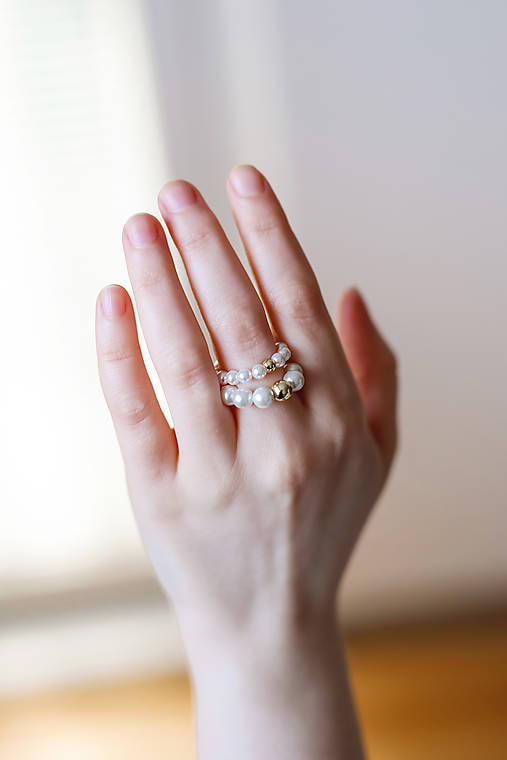 minimalistický perlový prsteň gulička - shell perly