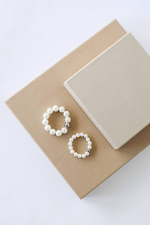 minimalistický perlový prsteň gulička - shell perly