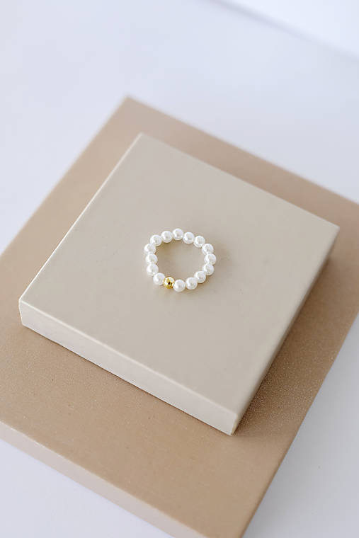 minimalistický perlový prsteň gulička - shell perly