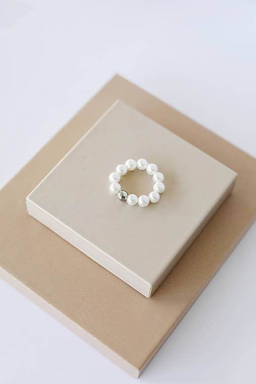 minimalistický perlový prsteň gulička - shell perly