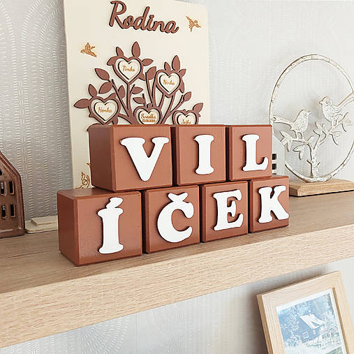 Meno na kockách 5,5cm cena za kus -dekorácia