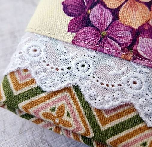 Romantický set do kuchyne s hortenziami – utierka 45×70 cm a košík na pečivo