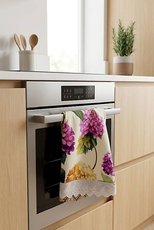 Romantický set do kuchyne s hortenziami – utierka 45×70 cm a košík na pečivo