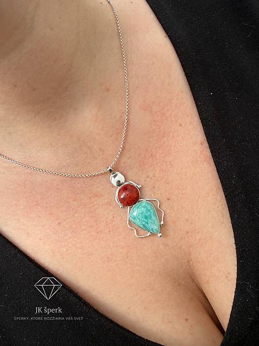 Strieborný 925/1000 prívesok s červeným korálom a amazonitom