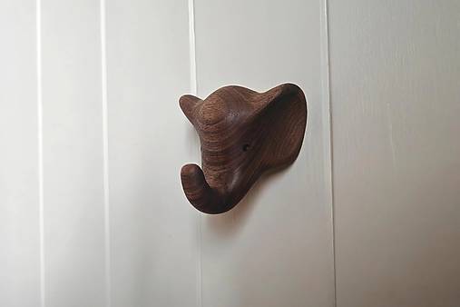 Nástenný vešiak SLON drevo orech