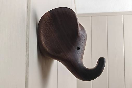 Nástenný vešiak SLON drevo orech