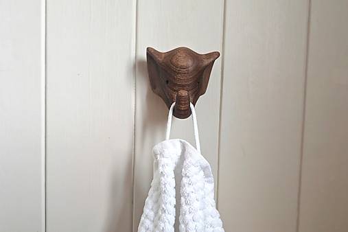 Nástenný vešiak SLON drevo orech