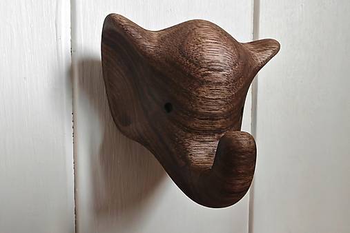 Nástenný vešiak SLON drevo orech