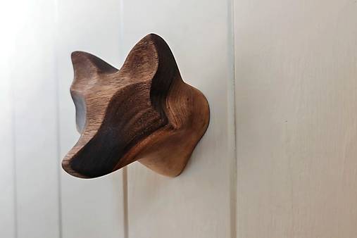 Nástenný vešiak LÍŠKA drevo orech