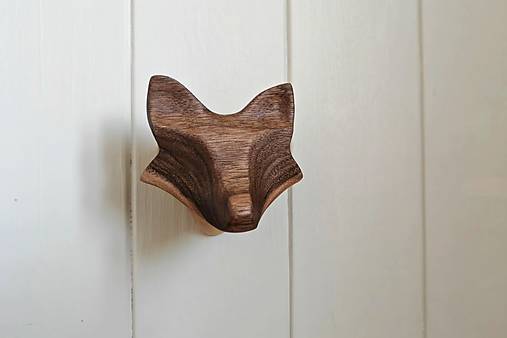 Nástenný vešiak LÍŠKA drevo orech