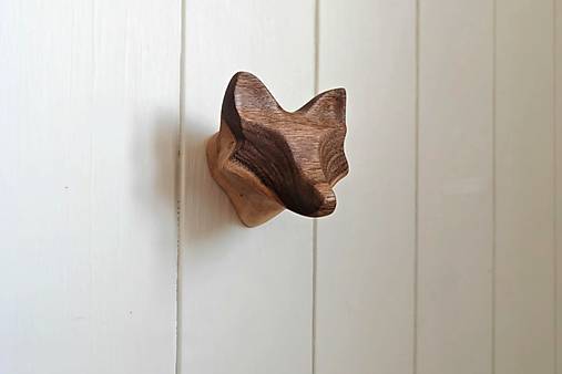 Nástenný vešiak LÍŠKA drevo orech