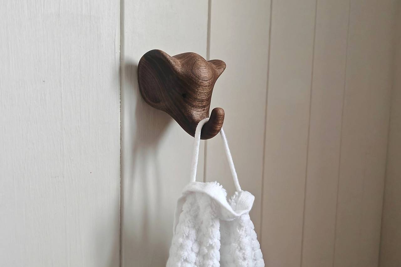 Nástenný vešiak SLON drevo orech