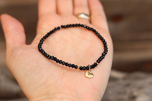 Náramok z minerálu spinel