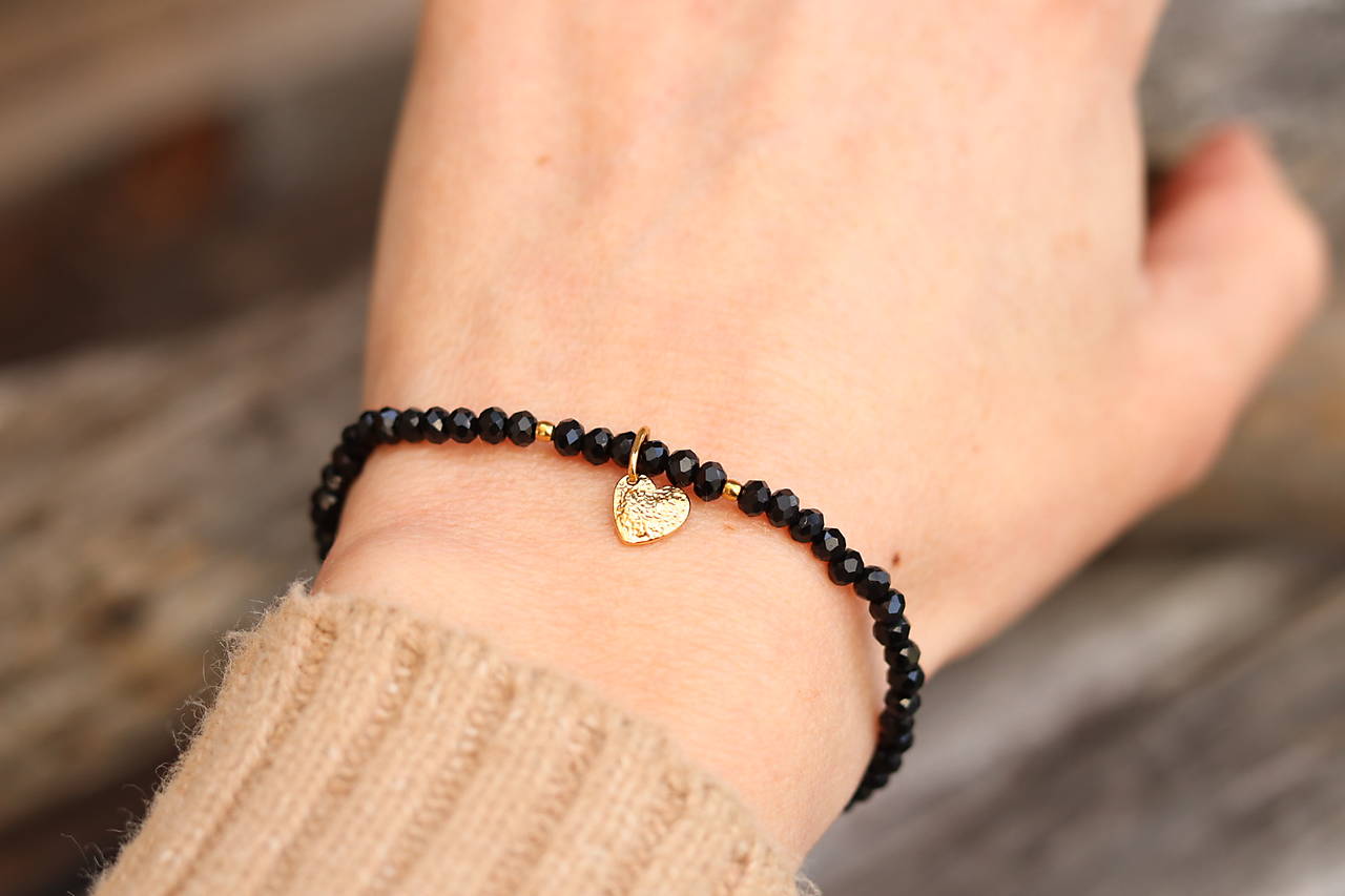 Náramok z minerálu spinel