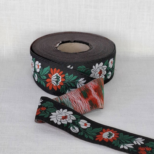 Galantéria - Krojová vyšívaná stuha čierna – 3,5 cm - 18245440_