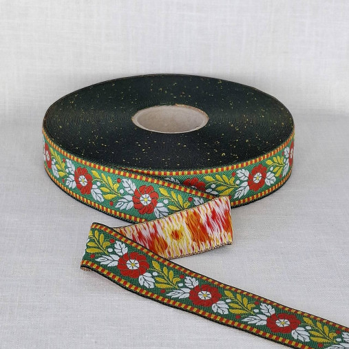 Galantéria - Vyšívaná krojová stuha zelená – 2,5 cm - 18245463_