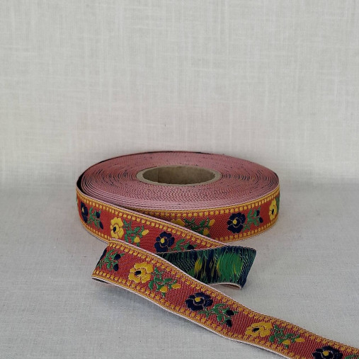 Galantéria - Krojová vyšívaná stuha červená – 2 cm - 18245563_