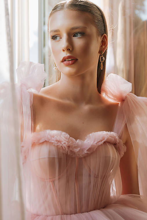 Náušnice s asymetriou, ktorá očarí – Kolekcia Peach Glow