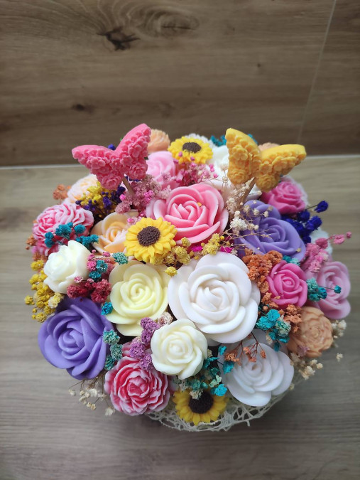 Jarná kytica kvetov