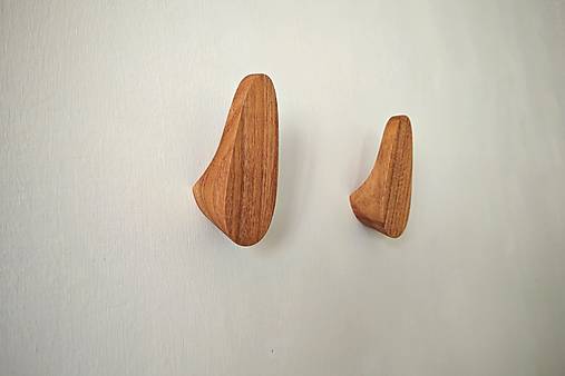 Nástenný vešiak EGG drevo orech/dub/čerešňa