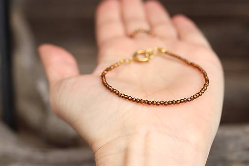 Tenký náramok zirkon brown