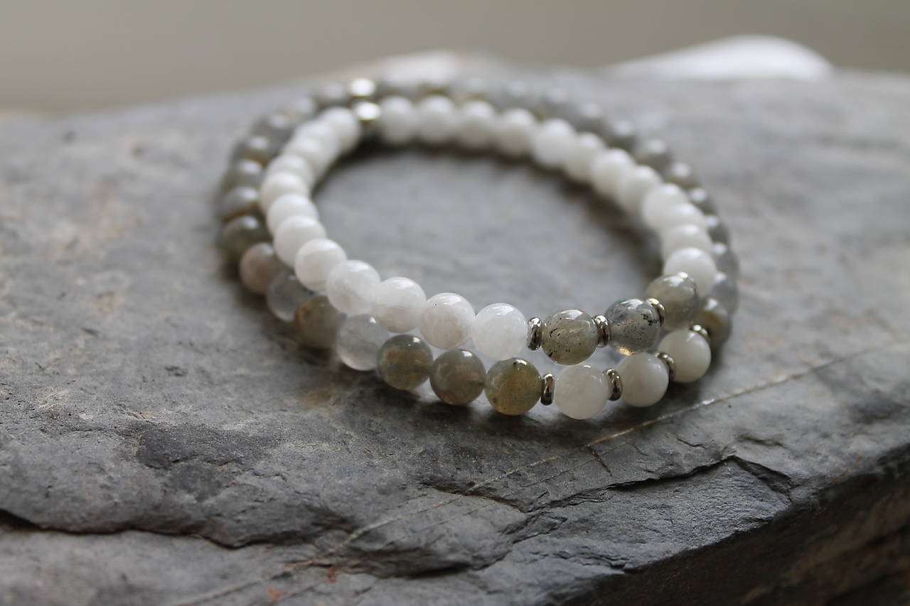 Grey and white_partnerské