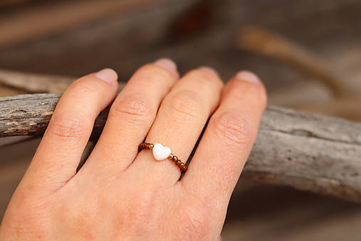 Prsteň zirkón brown so stdiečkom