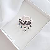 Brošne - Vyšívaná brošňa MRÁČIK - 18250676_