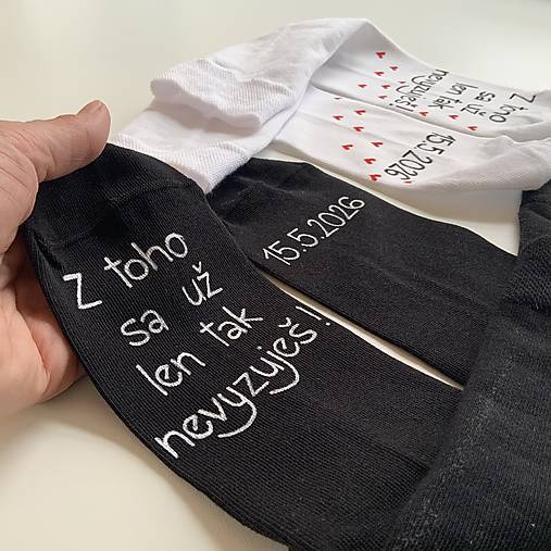Maľované ponožky k výročiu/svadbe “z toho už nevyzuješ / (Sada biele + čierne s tlačeným typom písma)