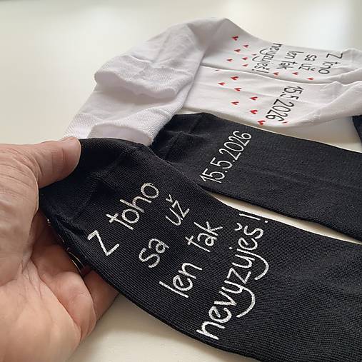 Maľované ponožky k výročiu/svadbe “z toho už nevyzuješ / (Sada biele + čierne s tlačeným typom písma)