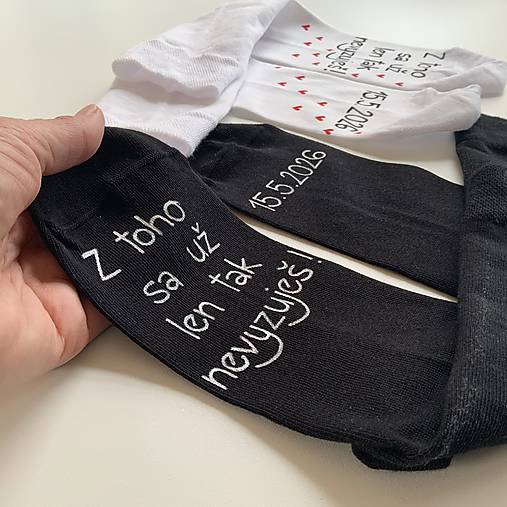 Maľované ponožky k výročiu/svadbe “z toho už nevyzuješ / (Sada biele + čierne s tlačeným typom písma)