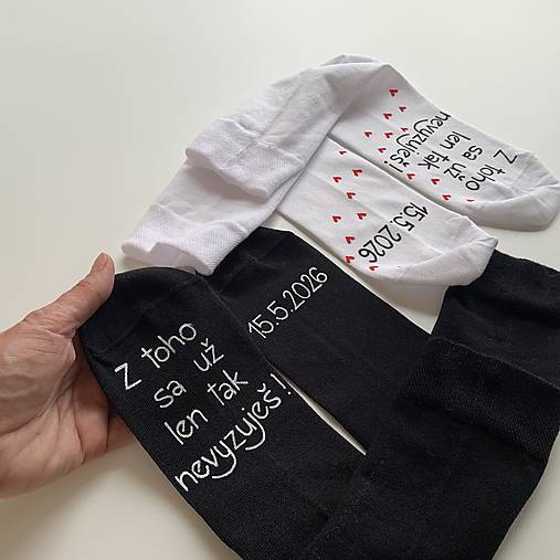 Maľované ponožky k výročiu/svadbe “z toho už nevyzuješ / (Sada biele + čierne s tlačeným typom písma)