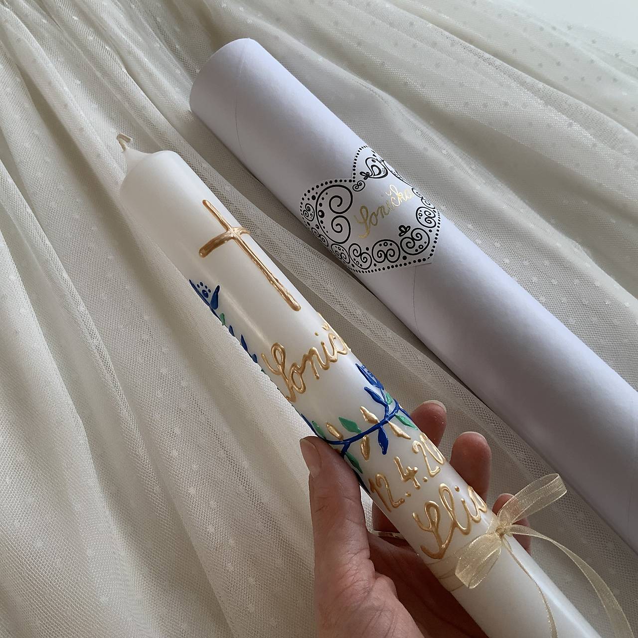 Ručne maľovaná krstná svieca s personalizáciou – 35 cm, biely vosk (6)