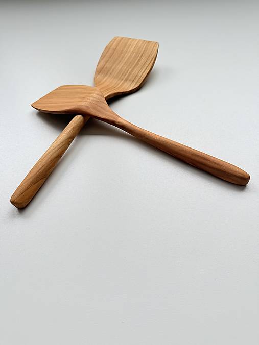 Drevená obracačka (orech/čerešňa/jaseň) - „WaldChef Wender“