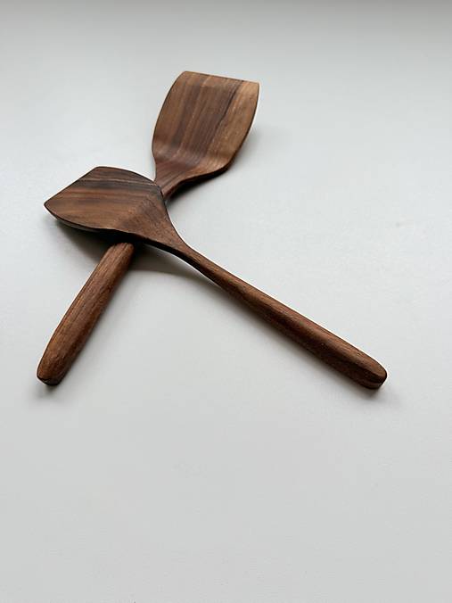 Drevená obracačka (orech/čerešňa/jaseň) - „WaldChef Wender“