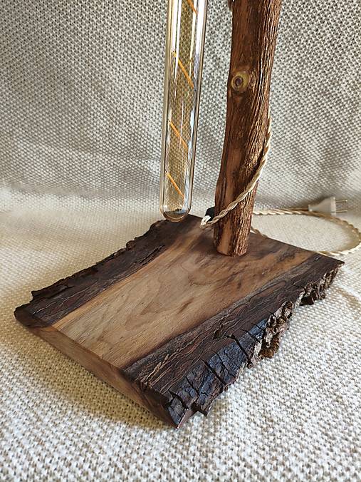 Rustikálna drevená stolová lampa „Lesný dotyk“