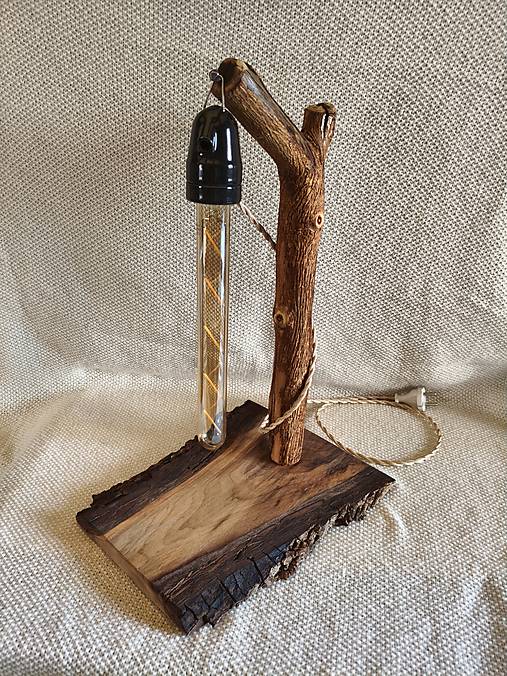 Rustikálna drevená stolová lampa „Lesný dotyk“