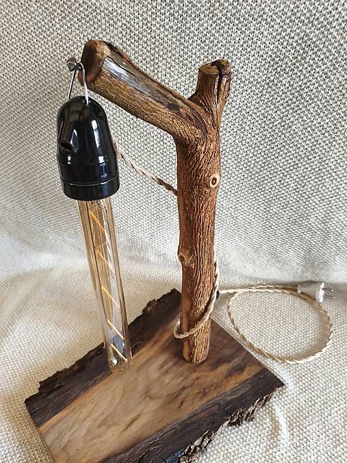 Rustikálna drevená stolová lampa „Lesný dotyk“