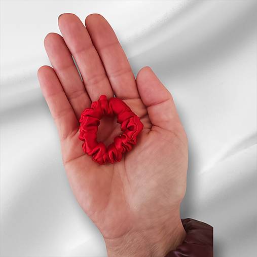 Hodvábna gumička SilkByAG – jemnosť pre malé slečny