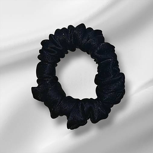 Hodvábna gumička SilkByAG – jemnosť pre malé slečny