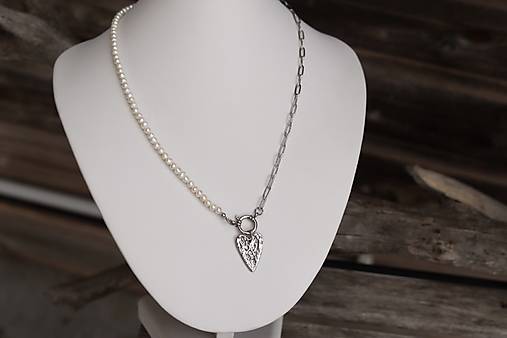 Perlový náhrdelník so srdiečkom